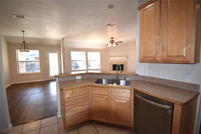 808 Royal Oak Lane, Burleson, TX 76028