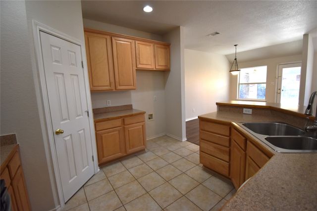 808 Royal Oak Lane, Burleson, TX 76028