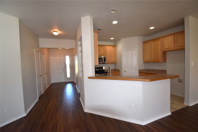 808 Royal Oak Lane, Burleson, TX 76028