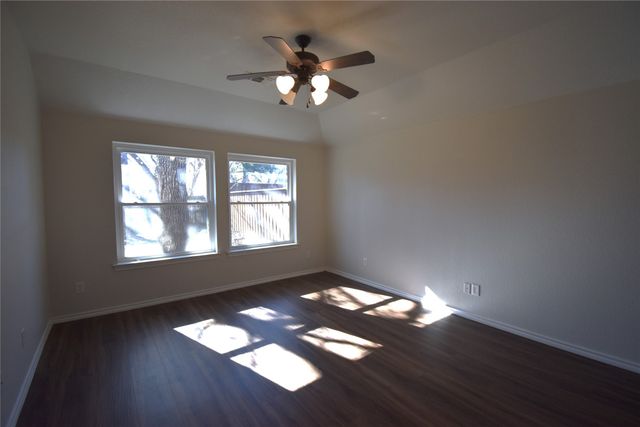 808 Royal Oak Lane, Burleson, TX 76028