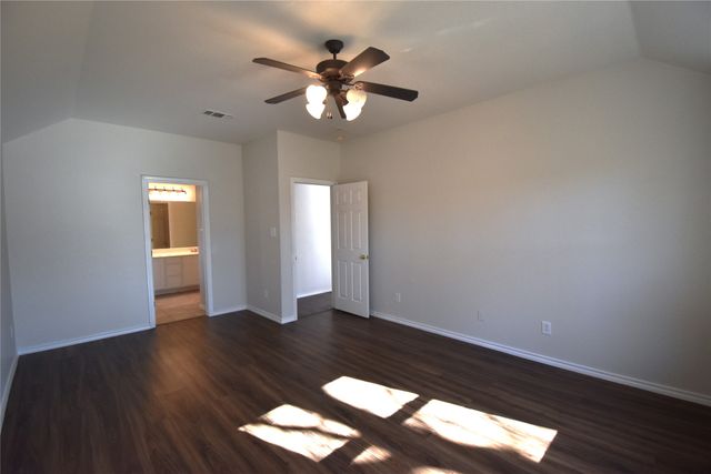 808 Royal Oak Lane, Burleson, TX 76028