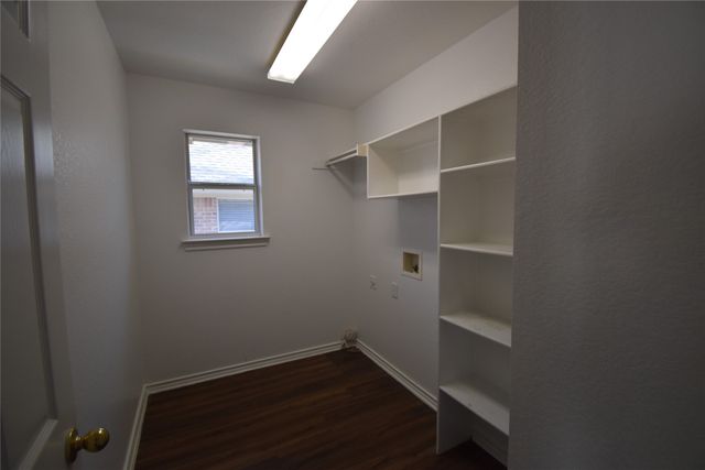 808 Royal Oak Lane, Burleson, TX 76028