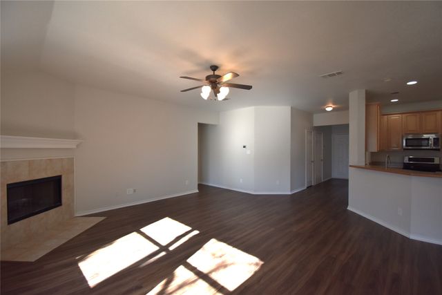 808 Royal Oak Lane, Burleson, TX 76028