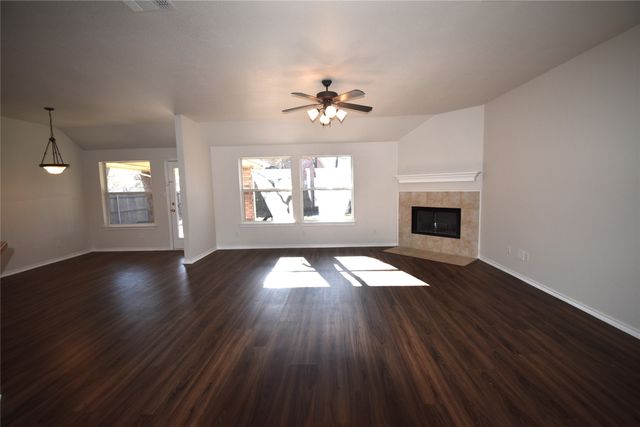 808 Royal Oak Lane, Burleson, TX 76028
