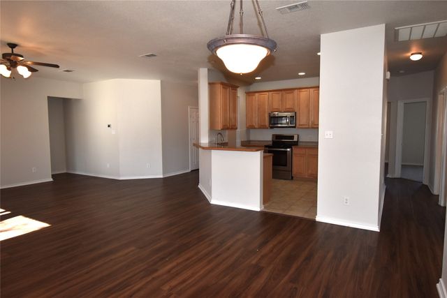 808 Royal Oak Lane, Burleson, TX 76028