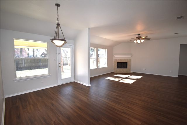 808 Royal Oak Lane, Burleson, TX 76028