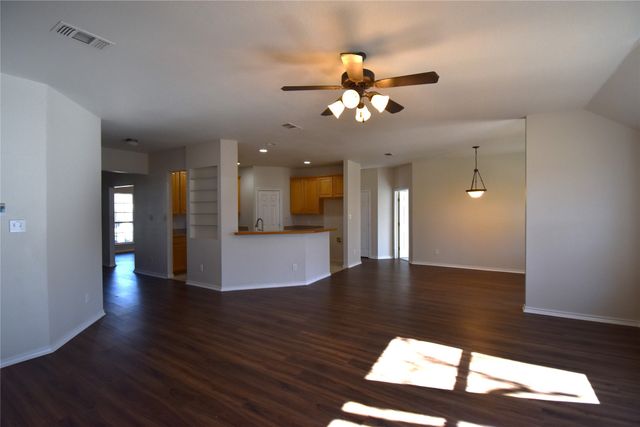 808 Royal Oak Lane, Burleson, TX 76028