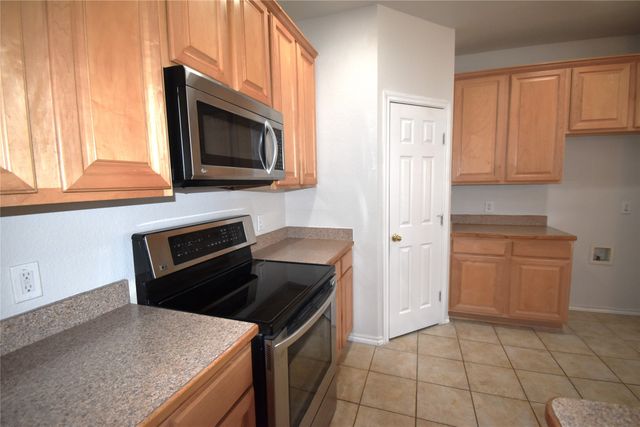 808 Royal Oak Lane, Burleson, TX 76028