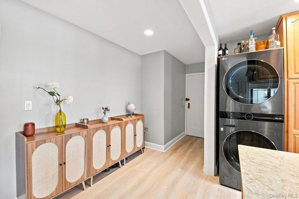 41 Manchester Road B-23, Eastchester, NY 10709 — photo 5