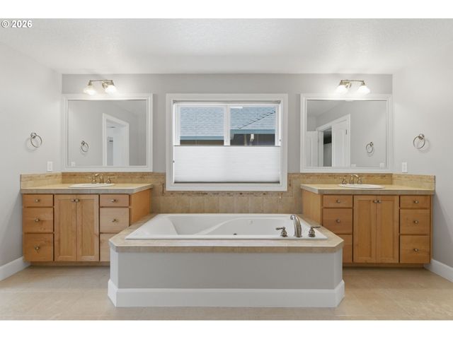 18318 Sw FLORENDO Ln, Beaverton, OR 97007