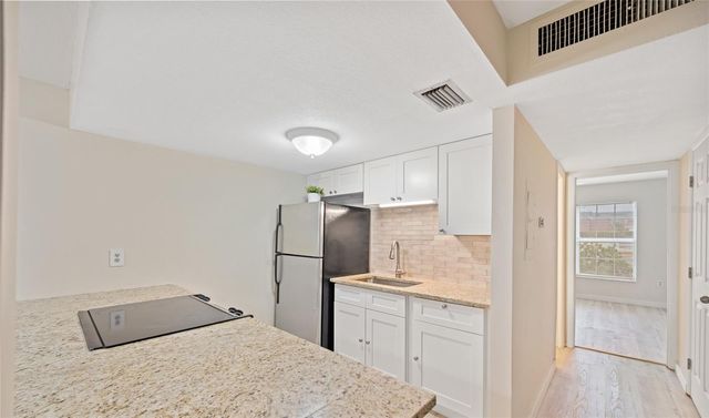 1290 83RD AVENUE N B, St Petersburg, FL 33702