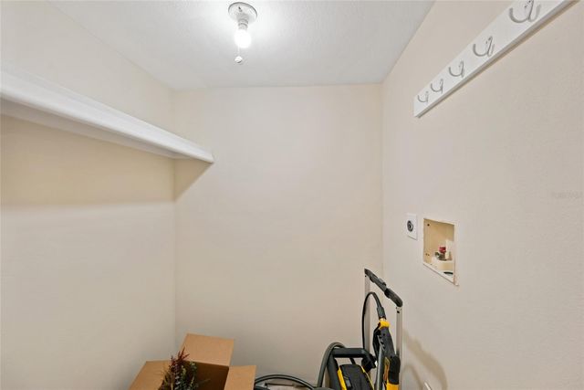 1290 83RD AVENUE N B, St Petersburg, FL 33702