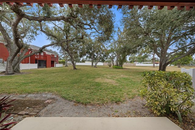 1290 83RD AVENUE N B, St Petersburg, FL 33702