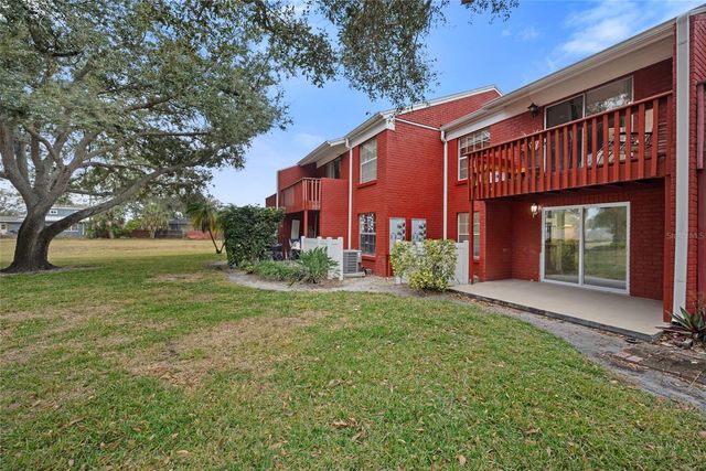 1290 83RD AVENUE N B, St Petersburg, FL 33702