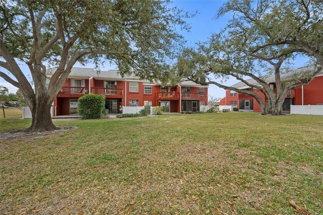 1290 83RD AVENUE N B, St Petersburg, FL 33702