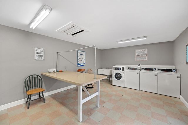 1290 83RD AVENUE N B, St Petersburg, FL 33702