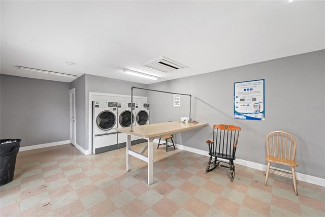 1290 83RD AVENUE N B, St Petersburg, FL 33702