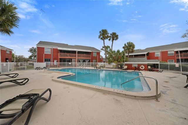 1290 83RD AVENUE N B, St Petersburg, FL 33702