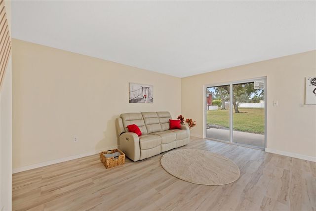 1290 83RD AVENUE N B, St Petersburg, FL 33702