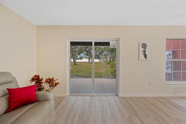 1290 83RD AVENUE N B, St Petersburg, FL 33702