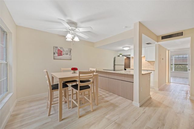 1290 83RD AVENUE N B, St Petersburg, FL 33702