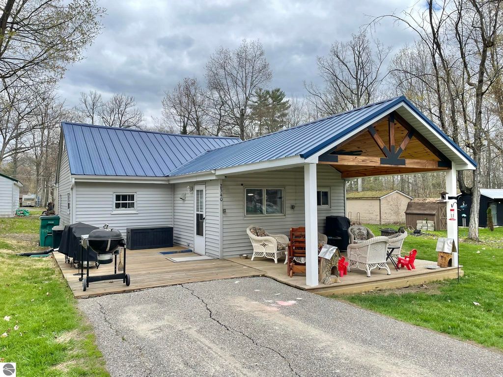 2340 Greenwood Road, Lupton, MI 48635