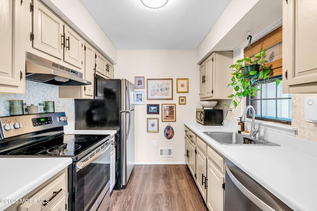 212 Wellington Place, Aberdeen, NJ 07747