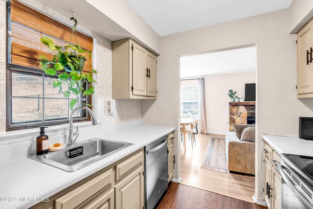 212 Wellington Place, Aberdeen, NJ 07747