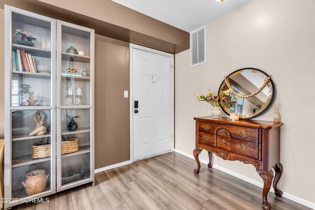 212 Wellington Place, Aberdeen, NJ 07747