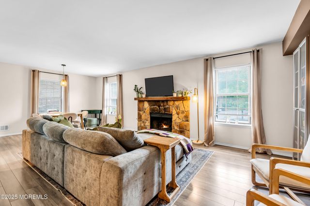 212 Wellington Place, Aberdeen, NJ 07747