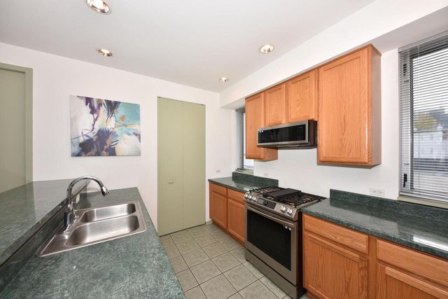 1923 N Pierce STREET, Milwaukee, WI 53212