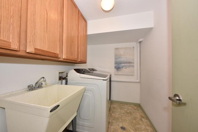 1923 N Pierce STREET, Milwaukee, WI 53212