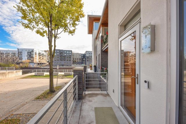 1923 N Pierce STREET, Milwaukee, WI 53212