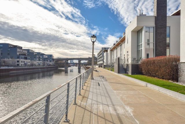 1923 N Pierce STREET, Milwaukee, WI 53212