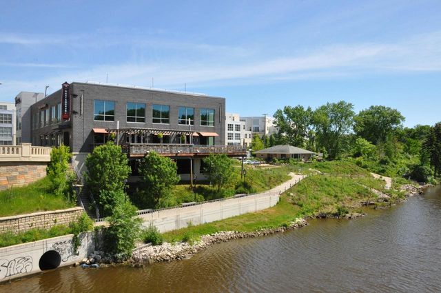 1923 N Pierce STREET, Milwaukee, WI 53212