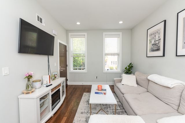 2145 W Webster Avenue 2, Chicago, IL 60647