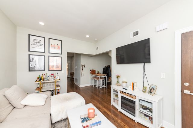 2145 W Webster Avenue 2, Chicago, IL 60647