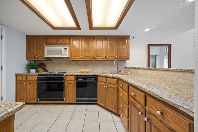 16 Village Green Court, Denison, TX 75020