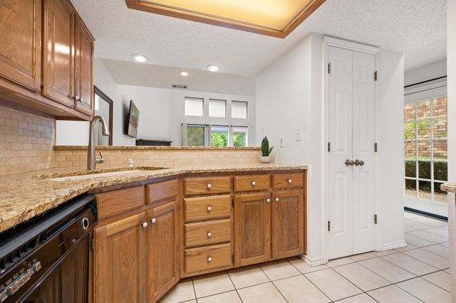 16 Village Green Court, Denison, TX 75020