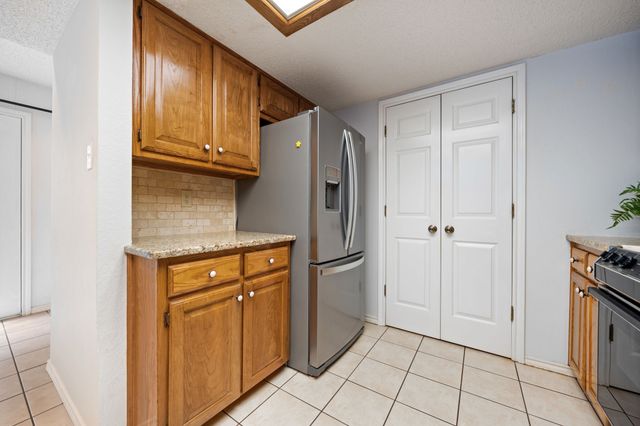16 Village Green Court, Denison, TX 75020