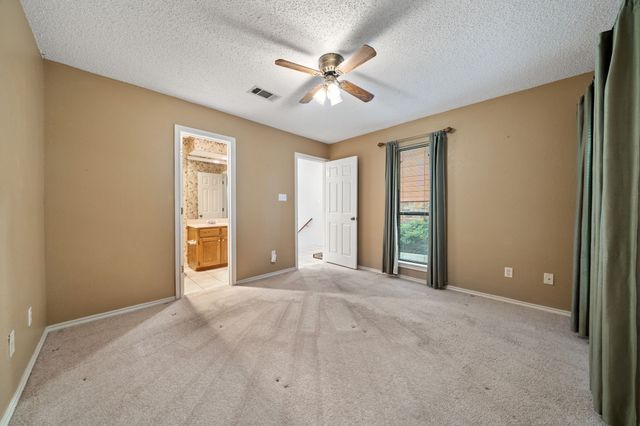 16 Village Green Court, Denison, TX 75020