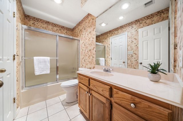16 Village Green Court, Denison, TX 75020