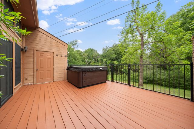 16 Village Green Court, Denison, TX 75020