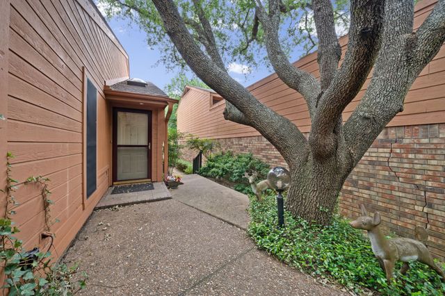 16 Village Green Court, Denison, TX 75020