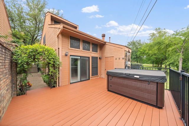16 Village Green Court, Denison, TX 75020