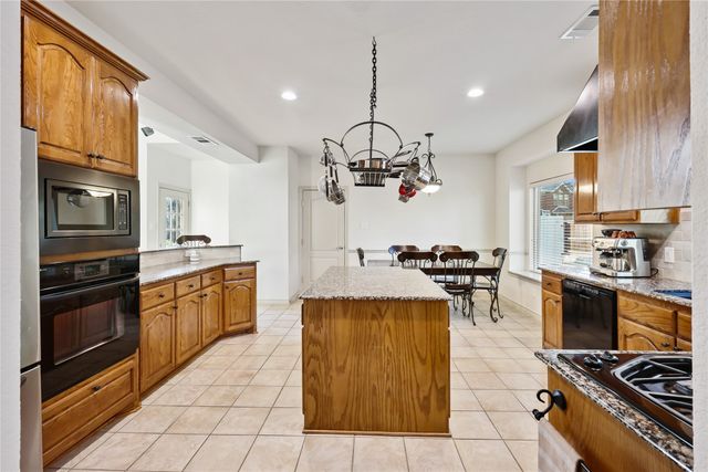 3605 Winchester Court, Corinth, TX 76210