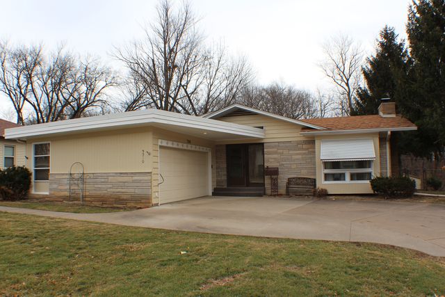 3210 15th Street A, Moline, IL 61265