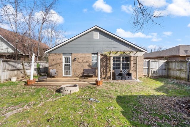 11 Jordan Lane, Bentonville, AR 72712