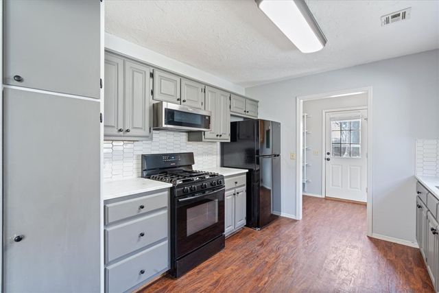 11 Jordan Lane, Bentonville, AR 72712