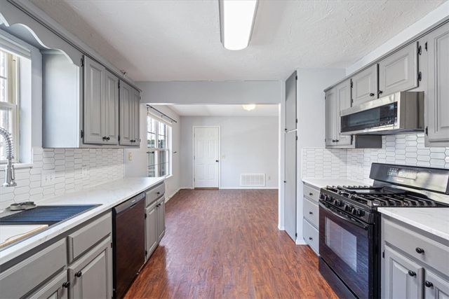 11 Jordan Lane, Bentonville, AR 72712